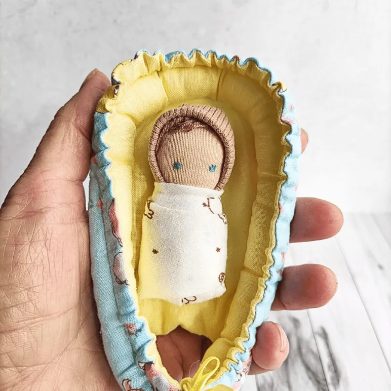 крошка в ладошке ручная работа