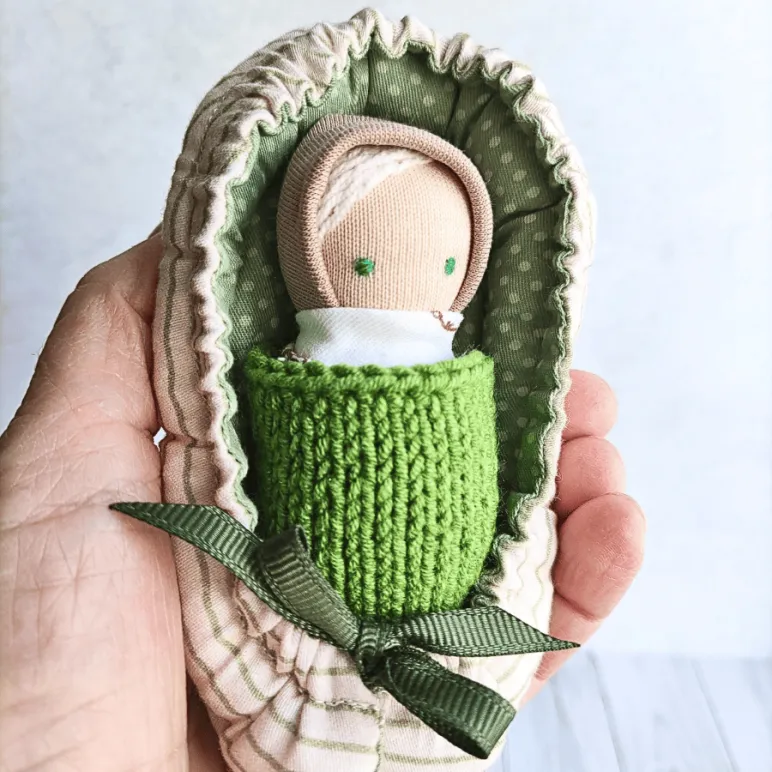 крошка в ладошке ручная работа