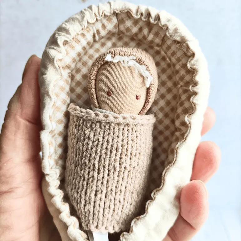 крошка в ладошке ручная работа