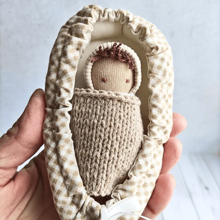 крошка в ладошке ручная работа