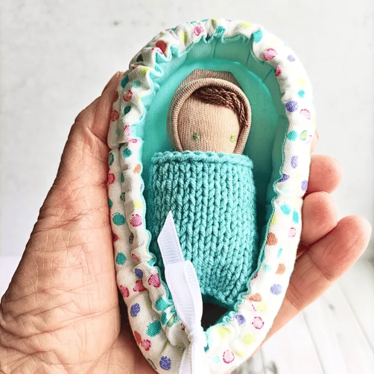 крошка в ладошке ручная работа