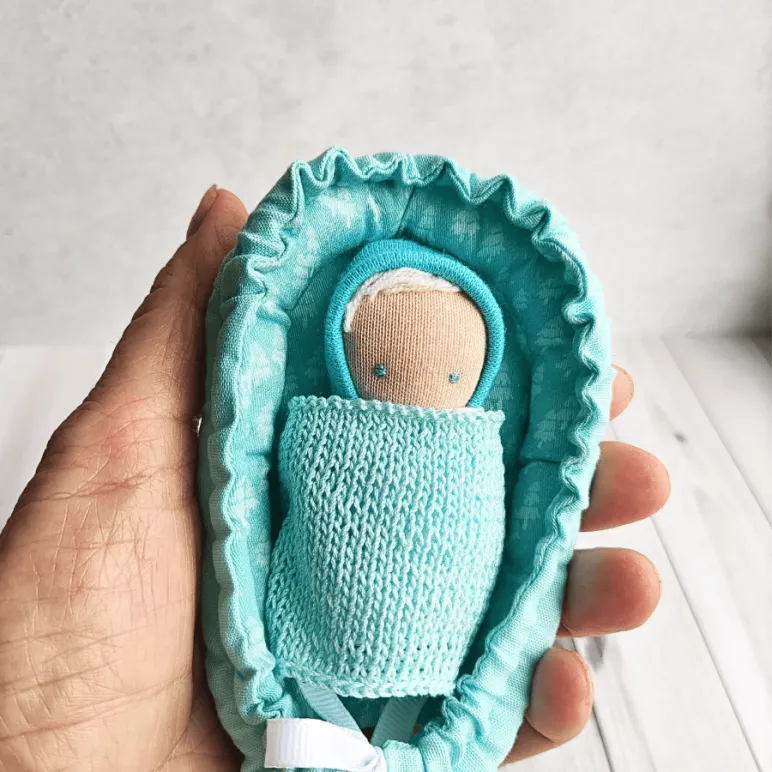 крогка в ладошке ручная работак