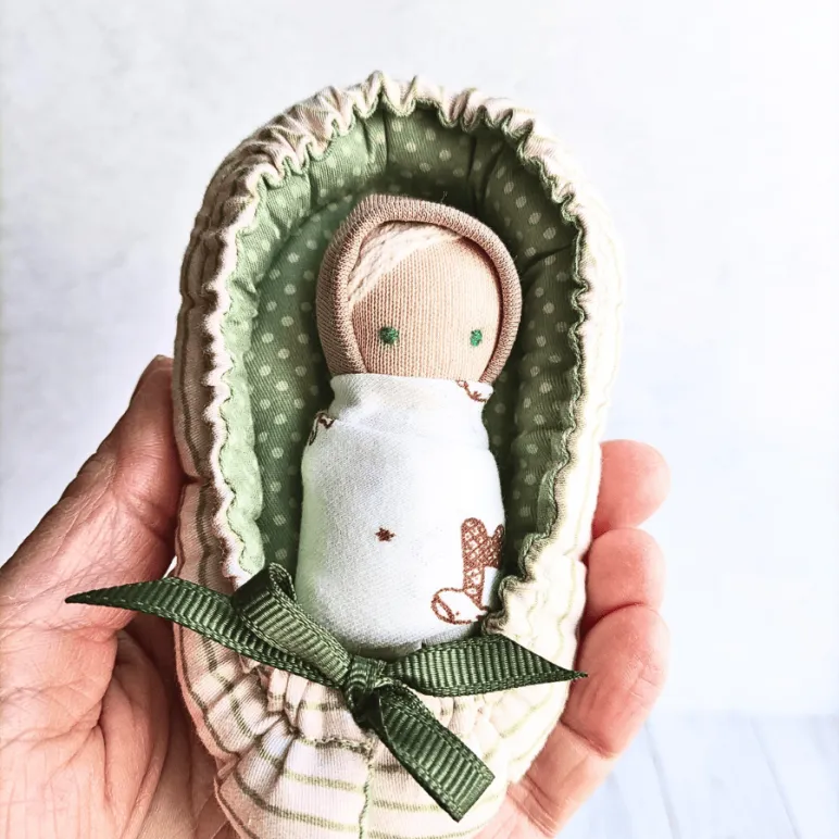крошка в ладошке ручная работа