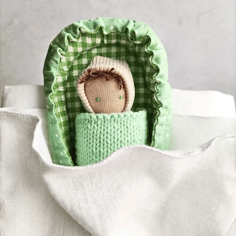 крошка в ладошке ручная работа