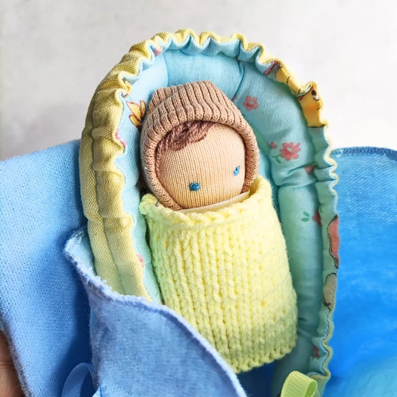 крошка в ладошке ручная работа