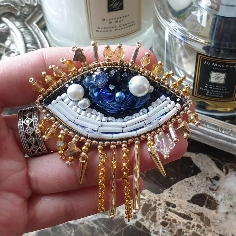 Брошь из бисера глаз. Брошка булавка бижутерия на пиджак, пальто, свитер, платье.