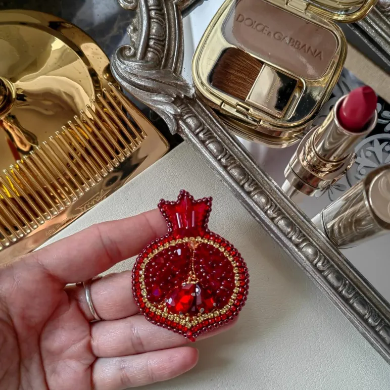 Брошь ручной работы гоанат из бисера. Украшения бижутерия в подарок маме, бабушке.