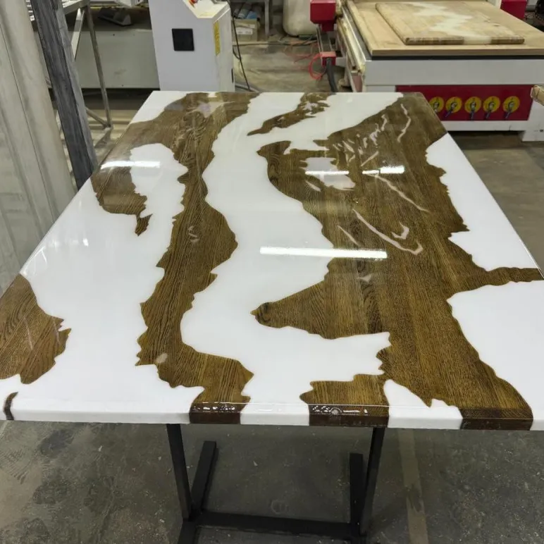 Столешница река из массива дуба с эпоксидной смолой