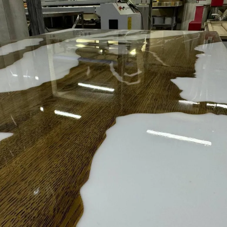 Столешница река из массива дуба с эпоксидной смолой