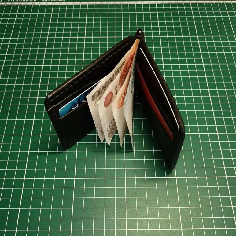 Зажим для купюр, с отделением для банковских карт