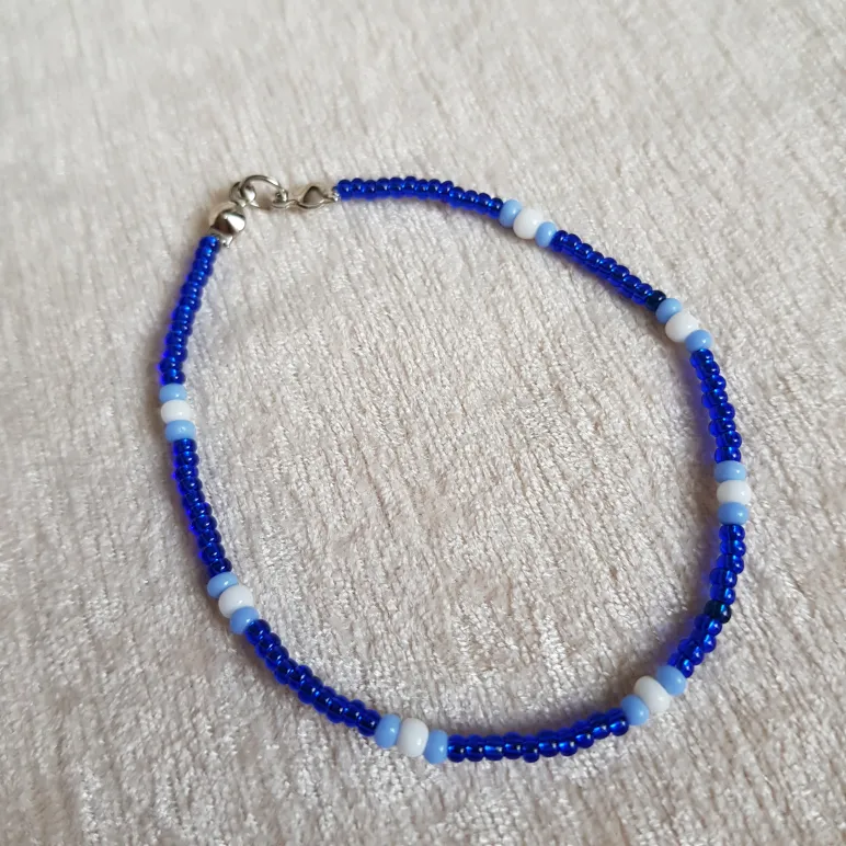 Браслеты из бисера с бусинами и кристаллами