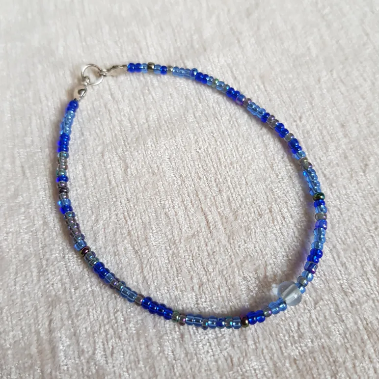 Браслеты из бисера с бусинами и кристаллами