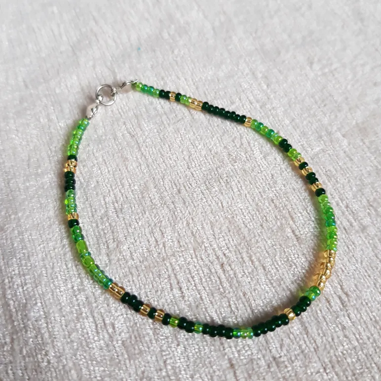 Браслеты из бисера с бусинами и кристаллами