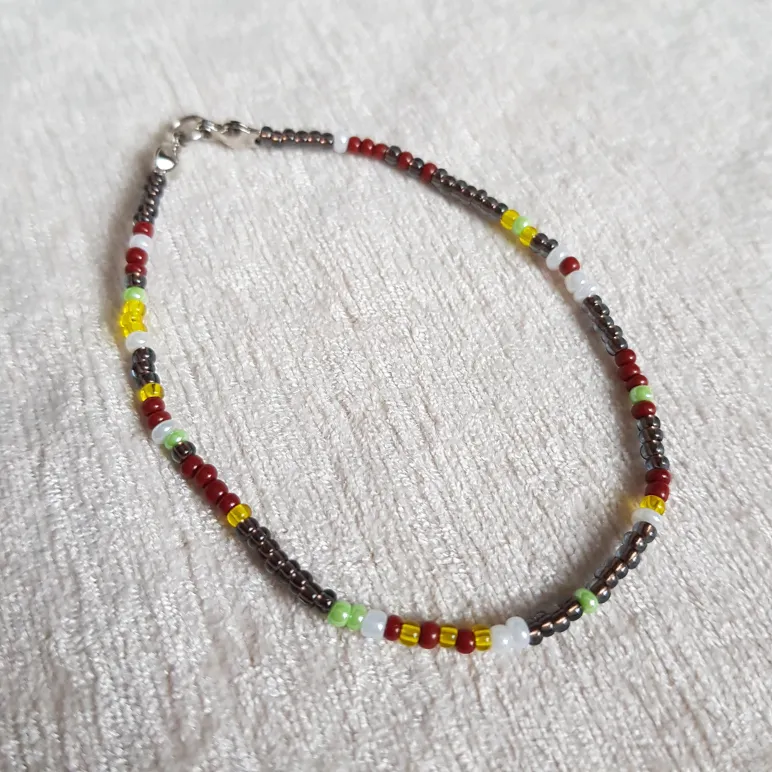 Браслеты из бисера с бусинами и кристаллами