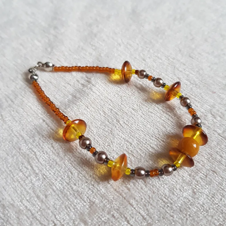 Браслеты из бисера с бусинами и кристаллами