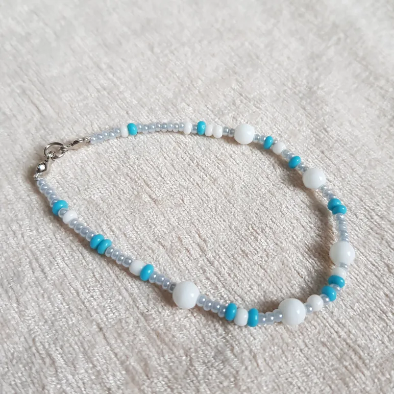 Браслеты из бисера с бусинами и кристаллами