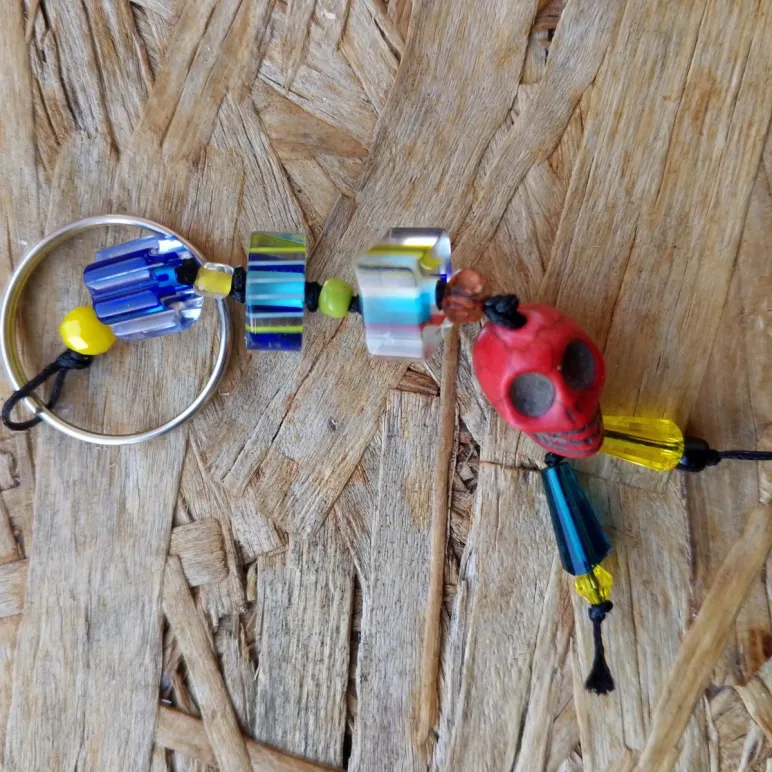 Комплект из двух брелоков с черепками