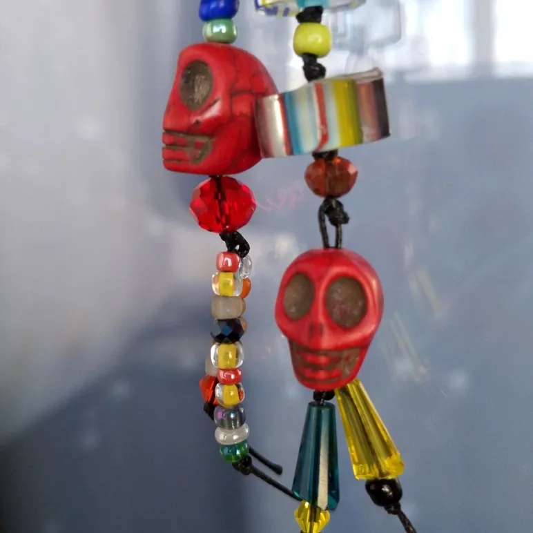 Комплект из двух брелоков с черепками