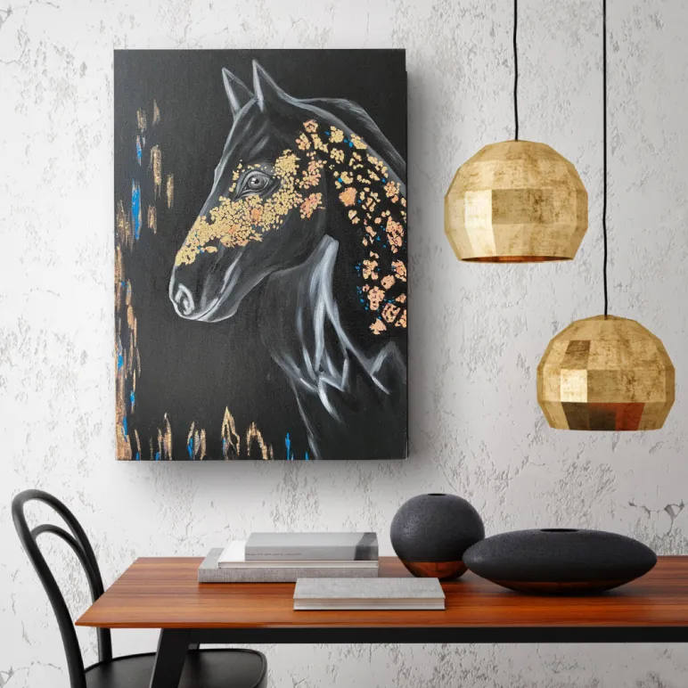 Картина лошадь черная с золотом