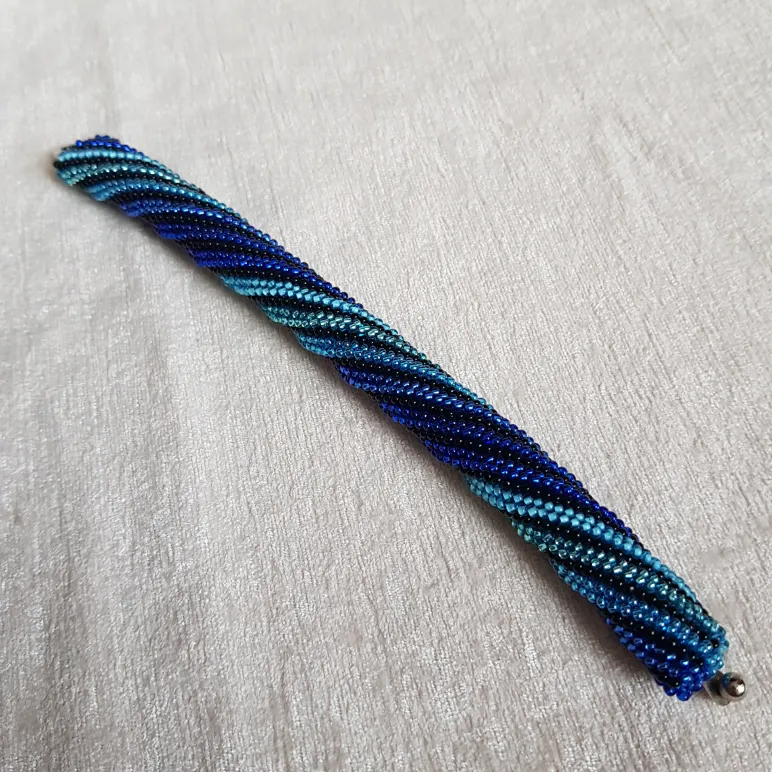 ​Браслет "Синие грани" с рельефной текстурой