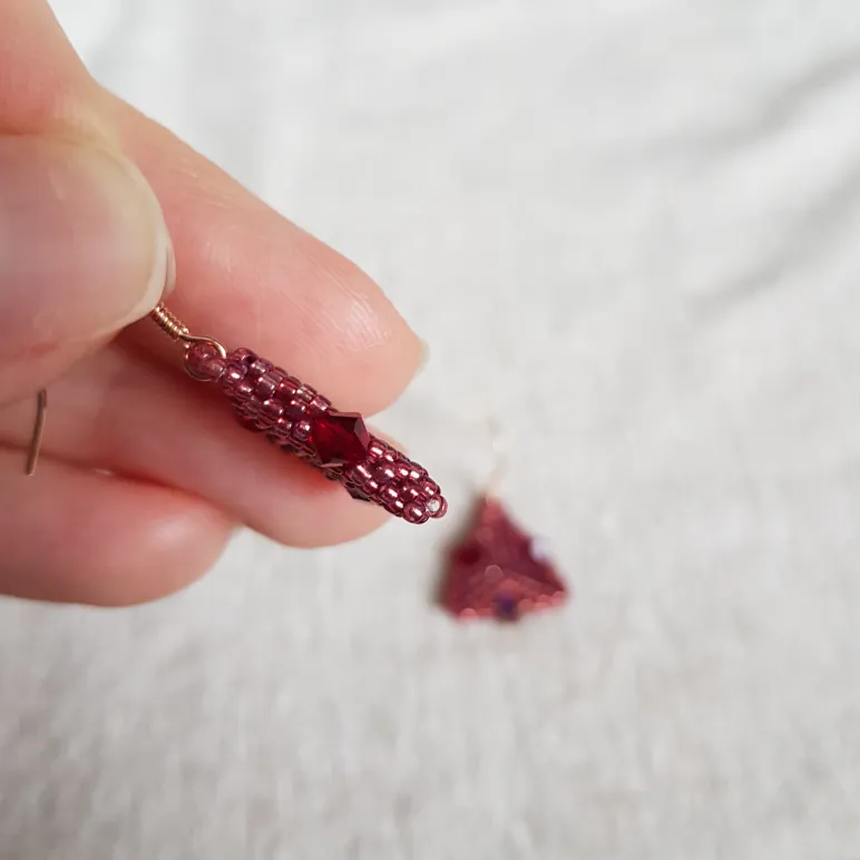 Серьги с жемчугом, биконусами. ронделями