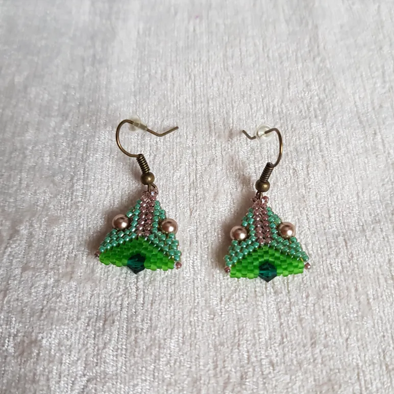 Серьги с жемчугом, биконусами. ронделями