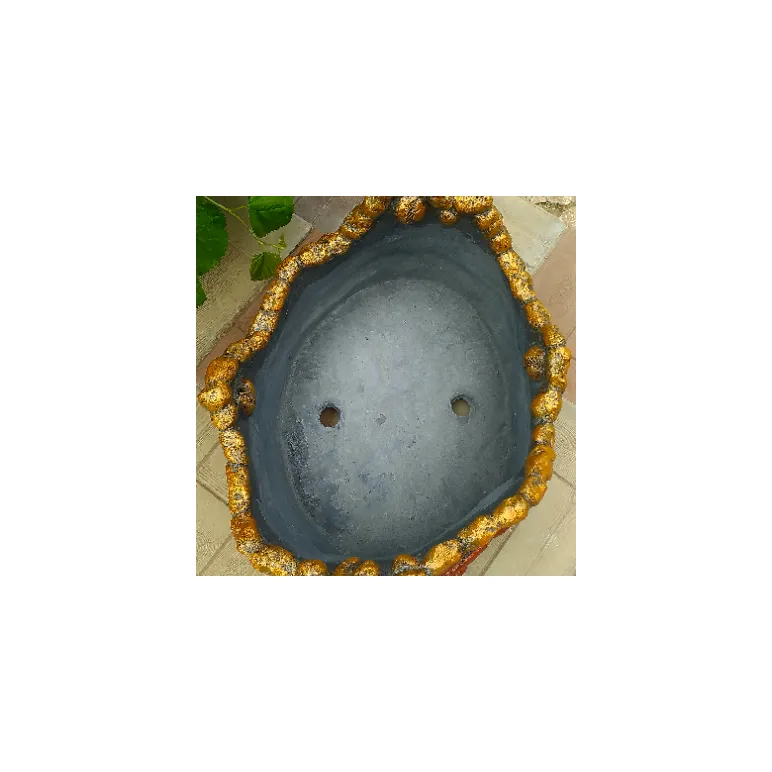 Вазон из бетона уличный