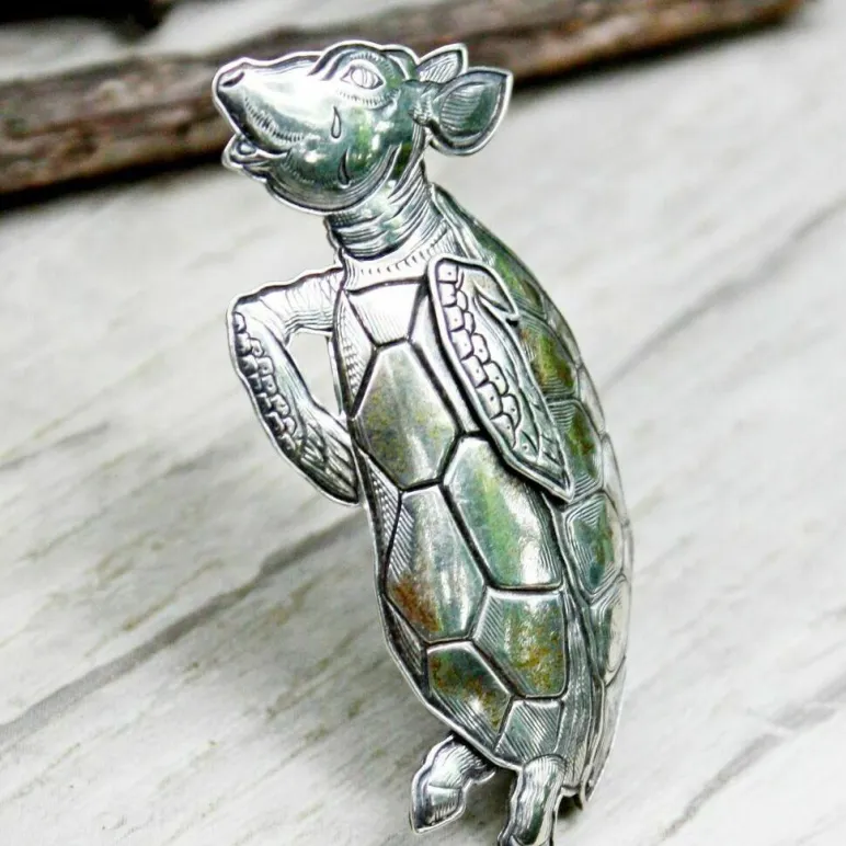 Серебряная брошь "Алиса в Стране Чудес" от KIR CARSON