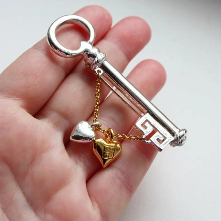 Коллекционная брошь 1980-х "Ключ для двух сердец" GIVENCHY