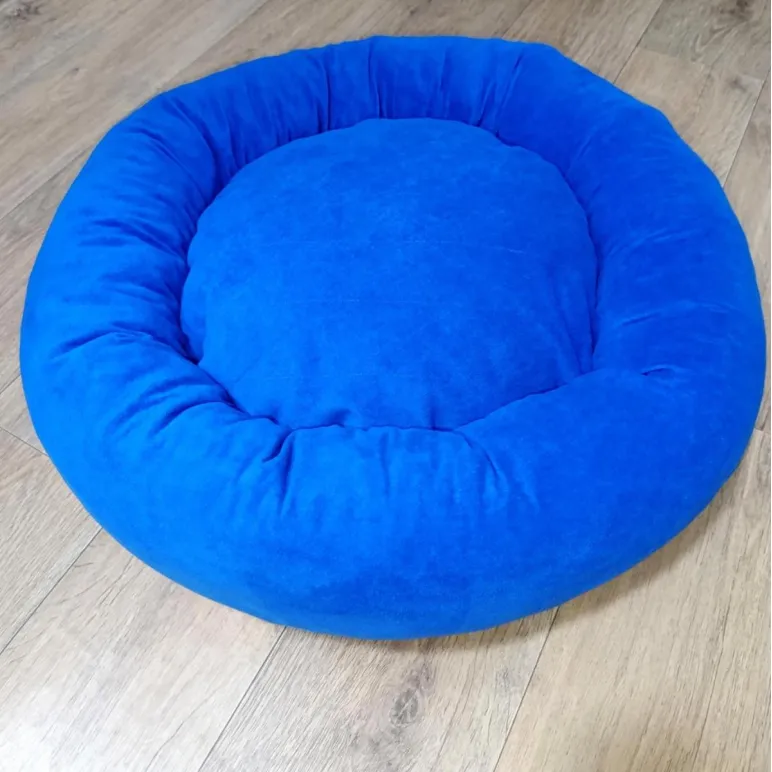 Лежанка ⌀55 см для кошек и собак мелких, средних пород. Плотная мебельная ткань.