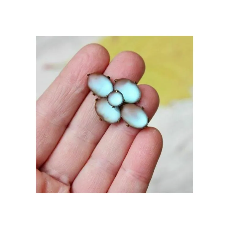 Антикварная брошь с сапфиритами