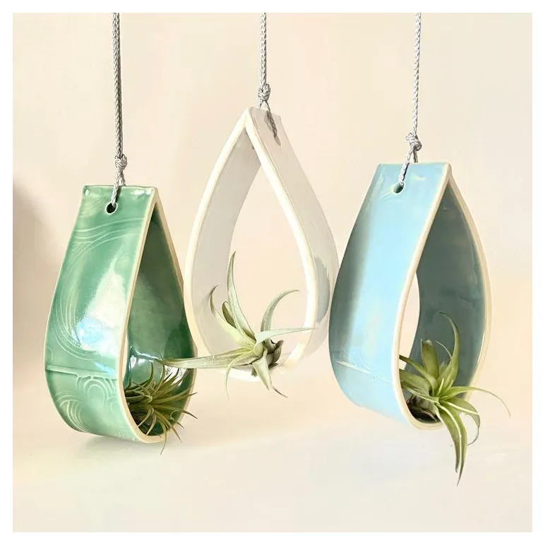 Кашпо настенное