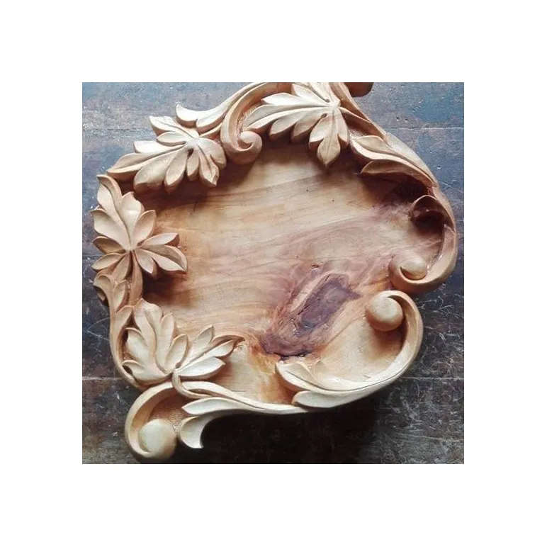 Резной поднос