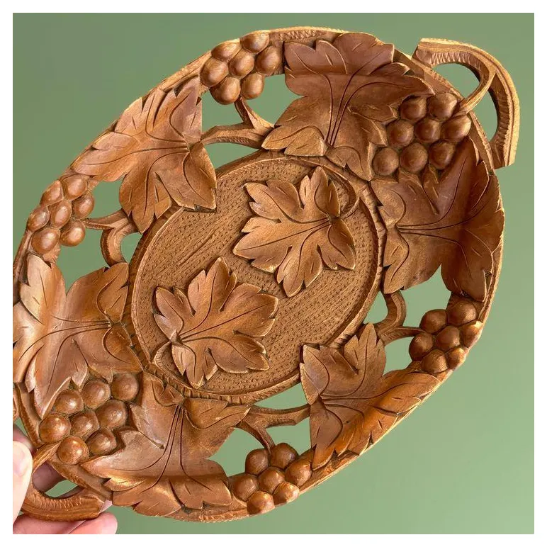 Резной поднос