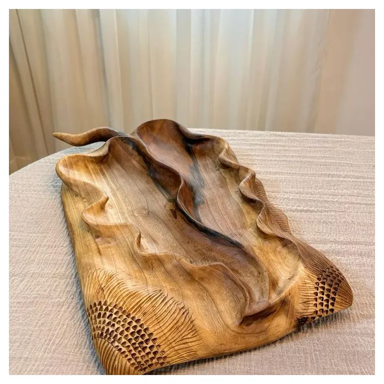 Резной поднос