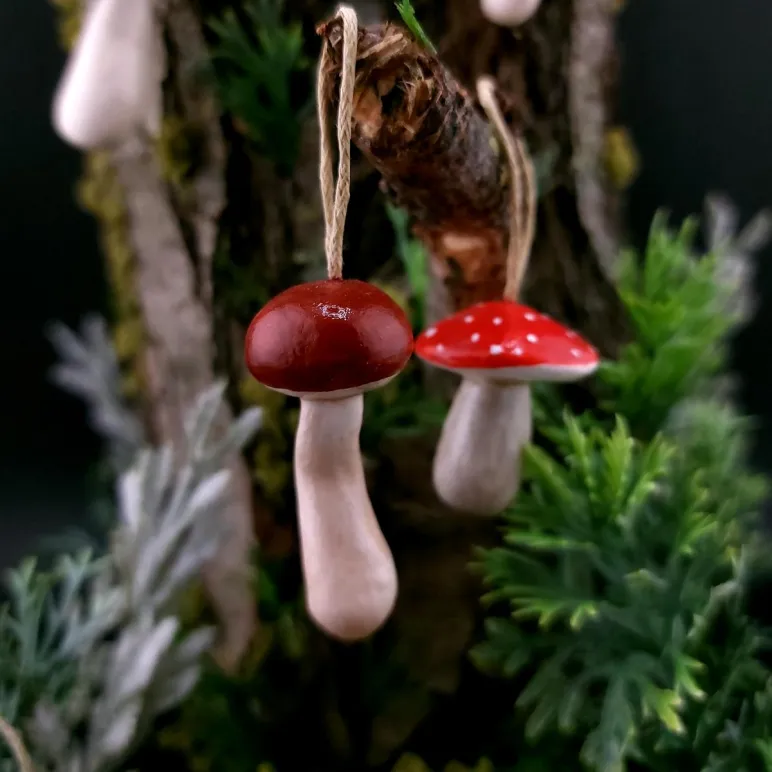 Набор мини-подвесок грибочков