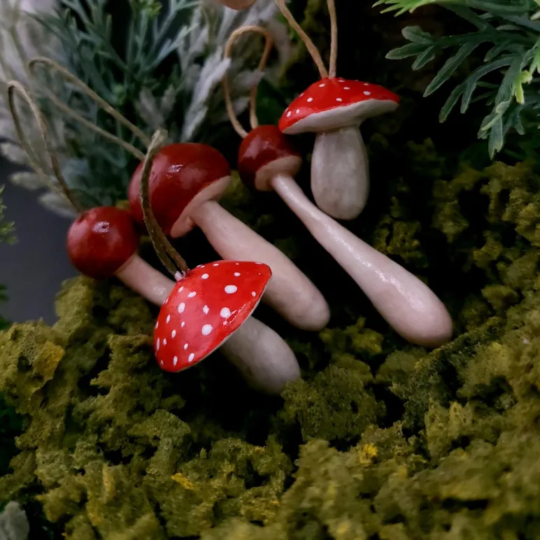 Набор мини-подвесок грибочков