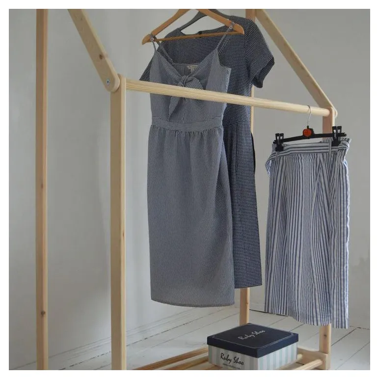 Вешалки и плечики для одежды