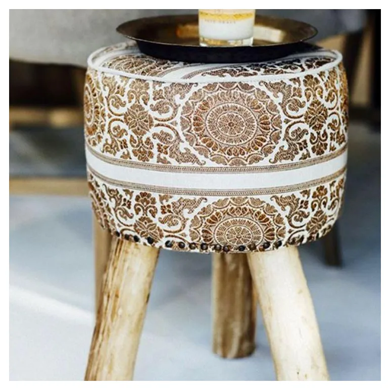 Табурет, пуф