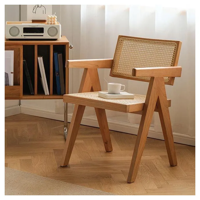 Стул из массива, деревянный